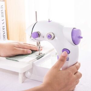 Mini macchina per cucire da cucito portatile 4 in 1 da viaggio con pedale